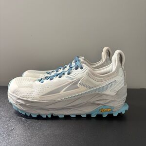 Altra Olympus 5 White Blue Gray Athletic Running Shoes Sneaker Women’s 8.5